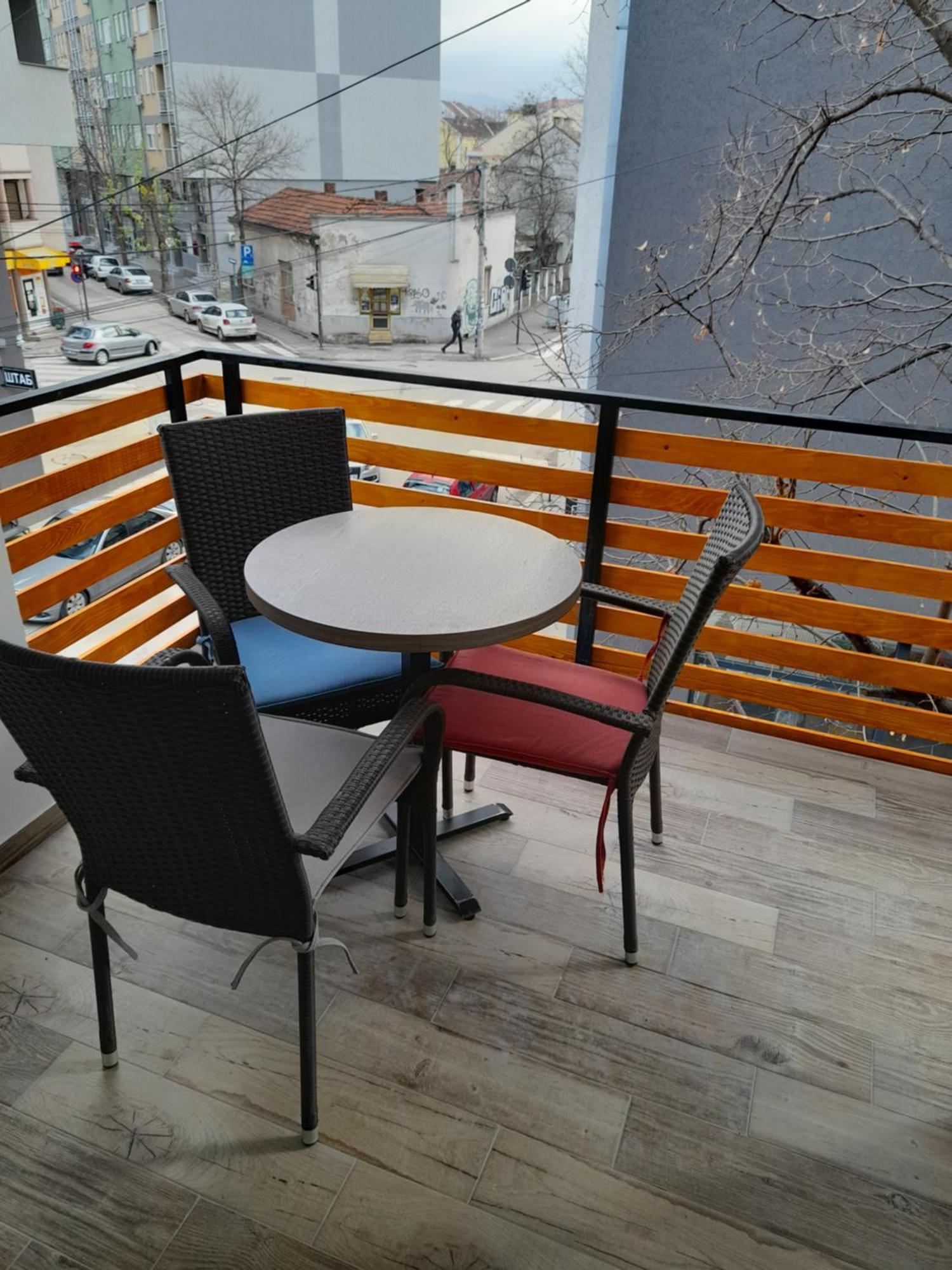 V & V Studio Apartments Ni Szoba fotó